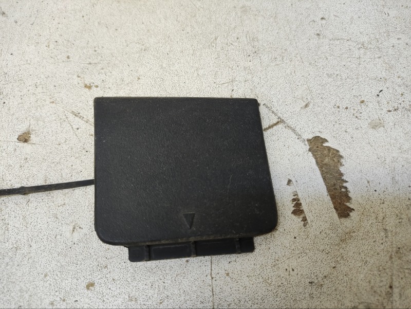 Заглушка буксировочного крюка