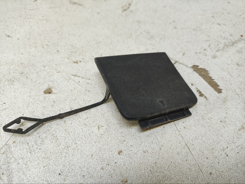 Заглушка буксировочного крюка