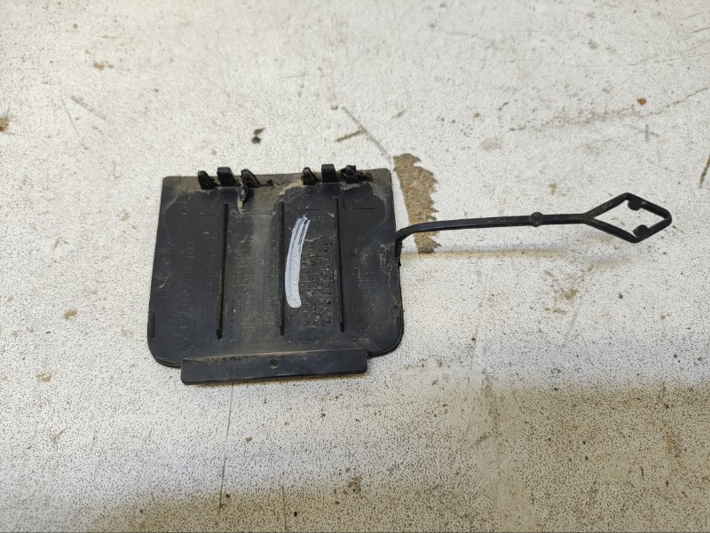 Заглушка буксировочного крюка