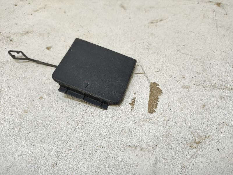 Заглушка буксировочного крюка