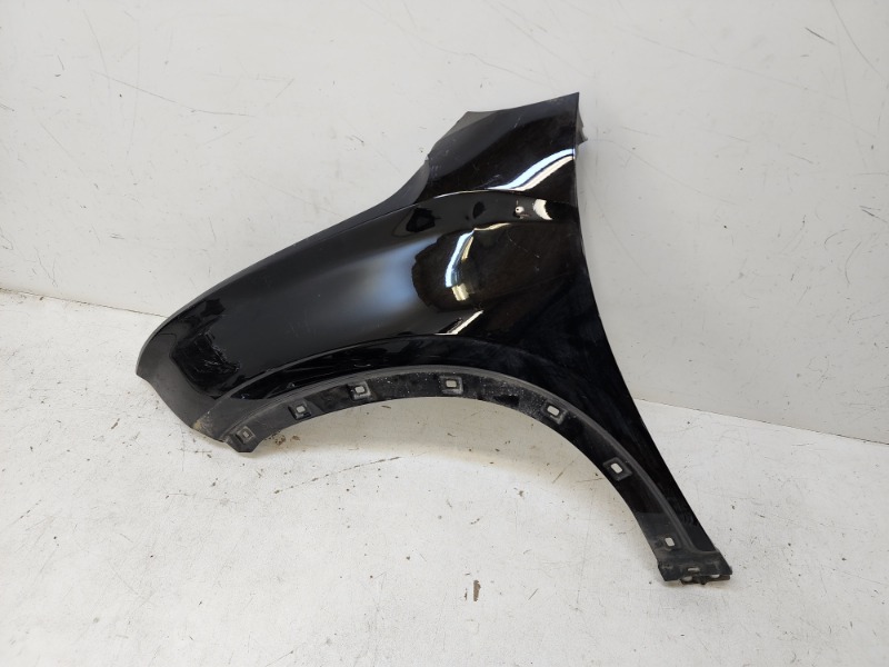 Крыло переднее левое