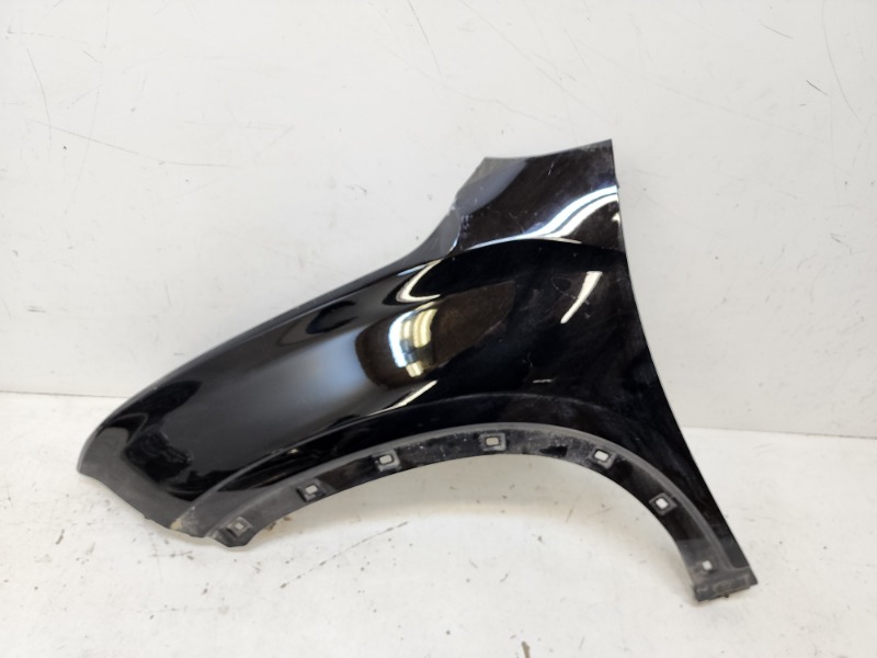 Крыло переднее левое