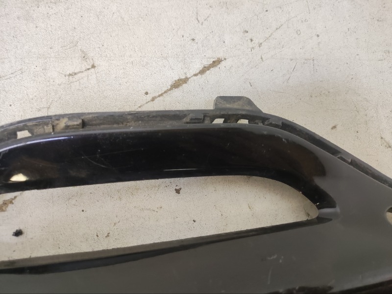 Рамка противотуманной фары правой