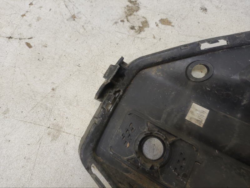 Рамка противотуманной фары правой