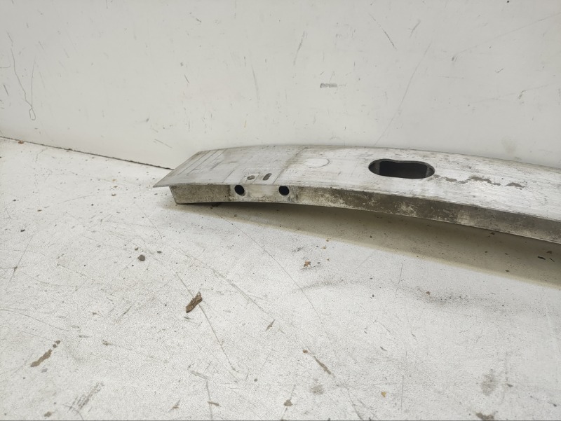 Усилитель переднего бампера