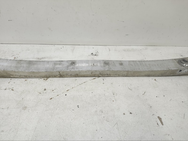 Усилитель переднего бампера