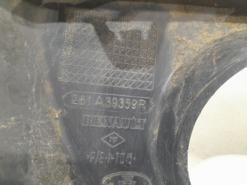 Рамка противотуманной фары левой