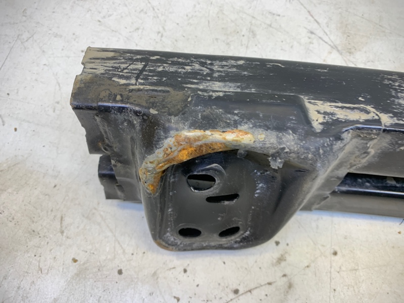 Усилитель заднего бампера