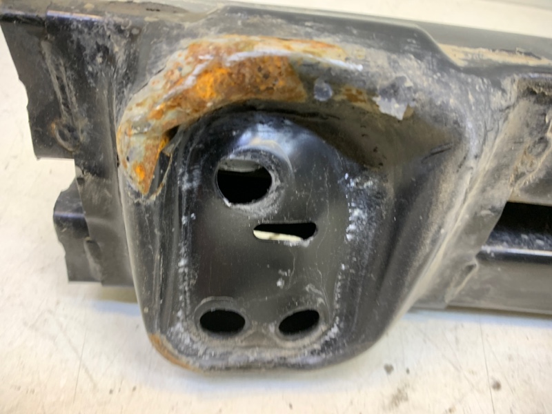 Усилитель заднего бампера