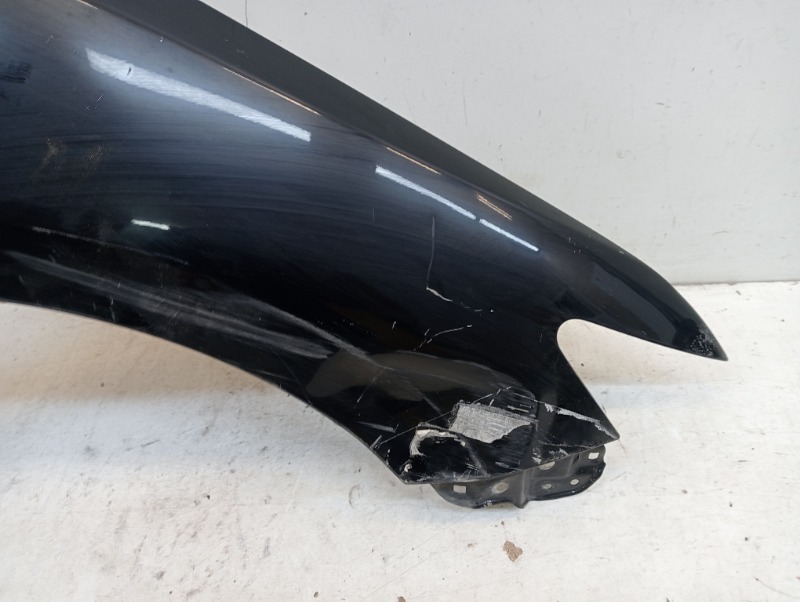 Крыло переднее правое