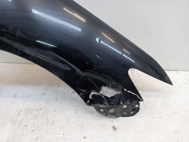 Крыло переднее правое