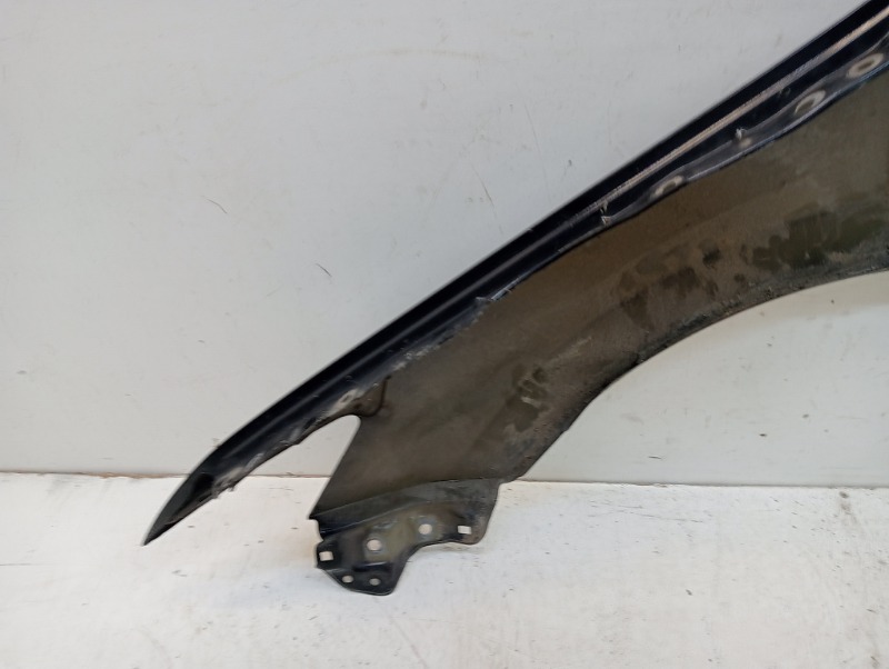 Крыло переднее правое