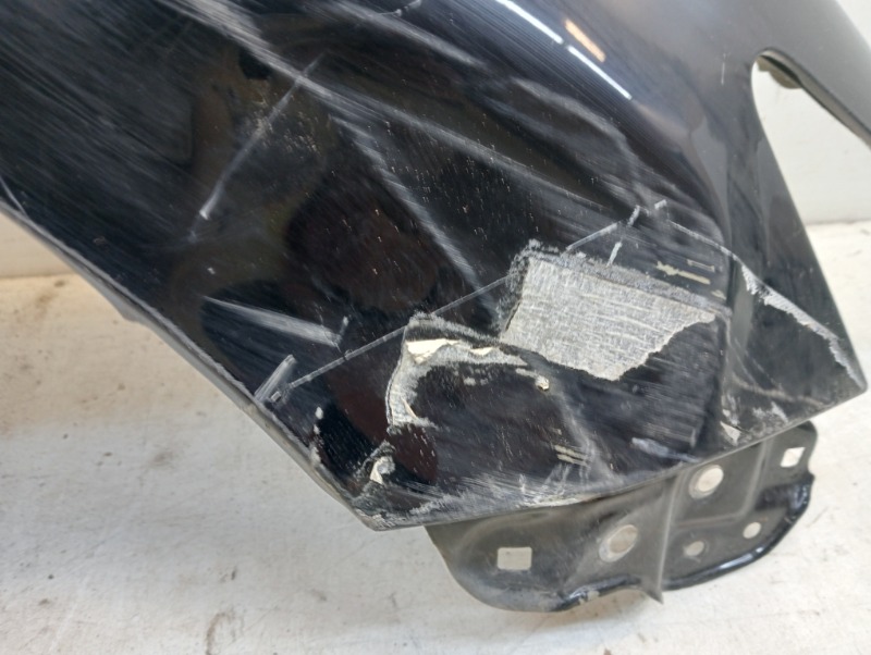 Крыло переднее правое