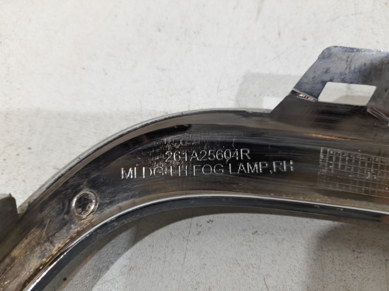 Рамка противотуманной фары правой