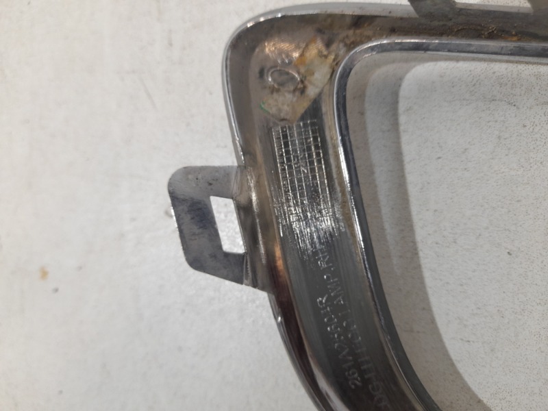 Рамка противотуманной фары правой