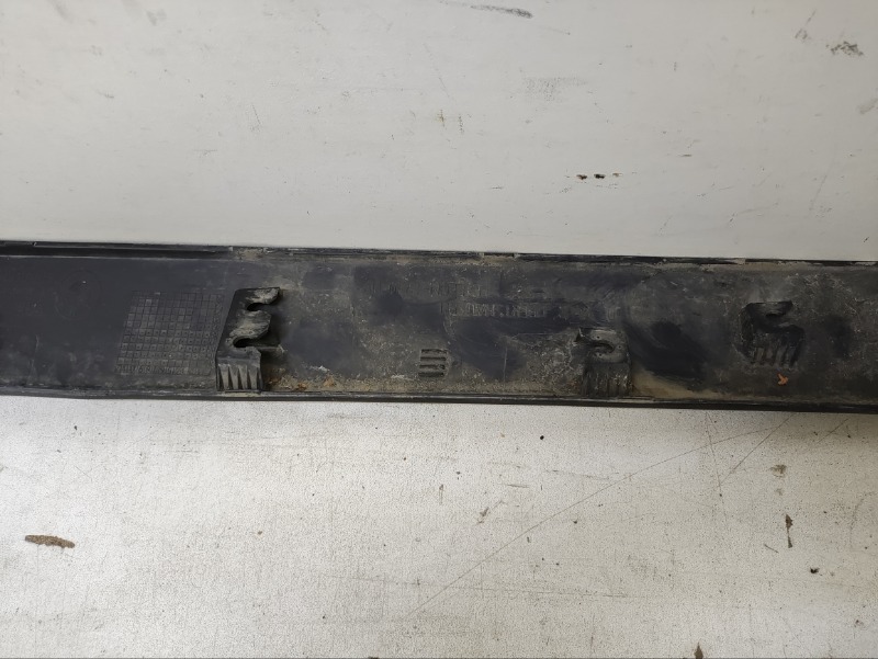 Накладка двери передней правой