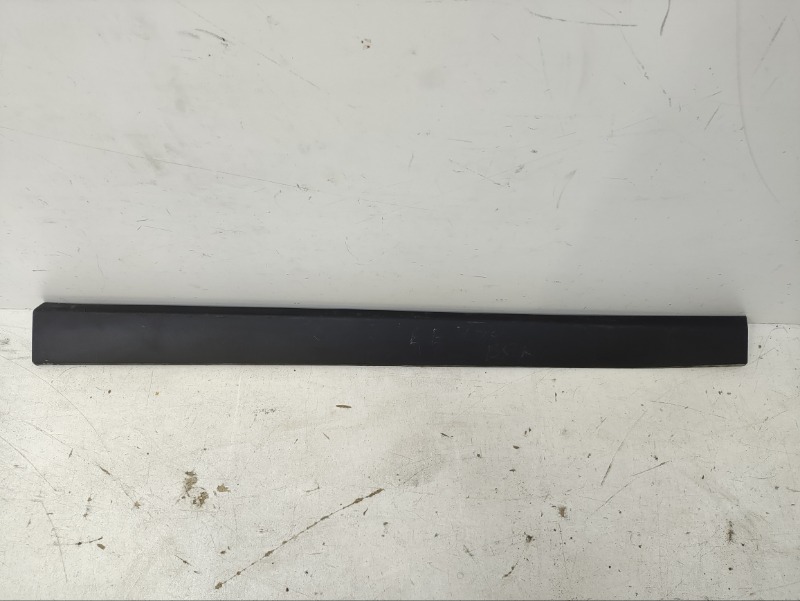 Накладка двери передней правой