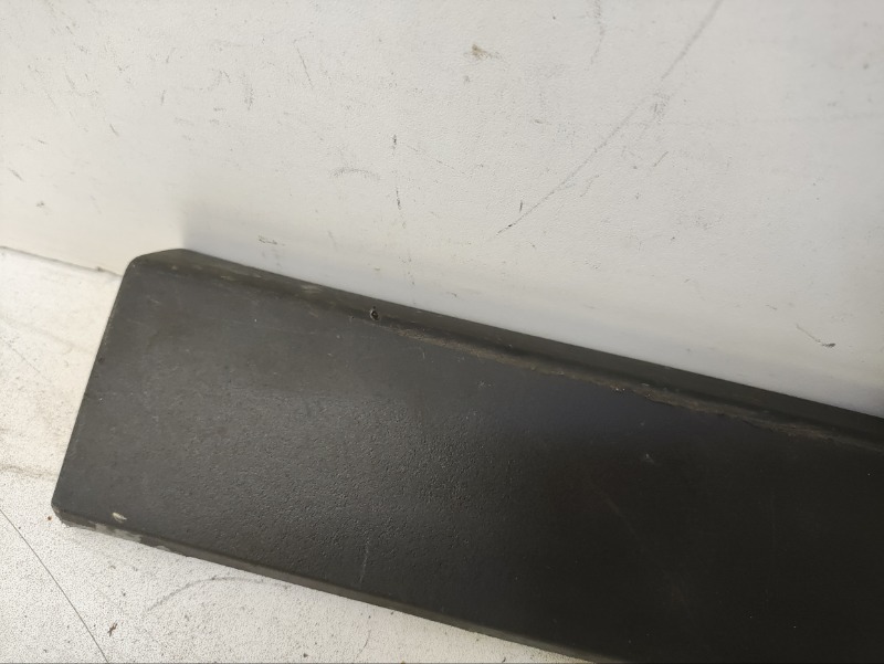 Накладка двери передней правой