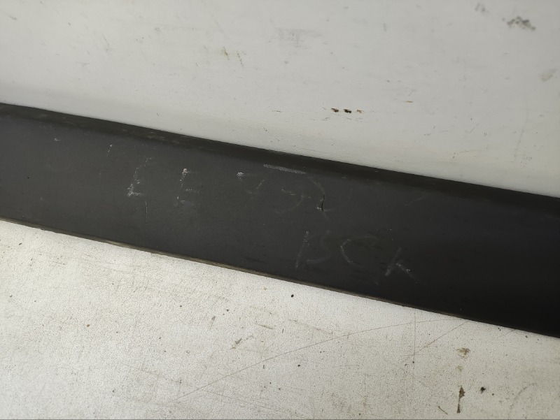 Накладка двери передней правой