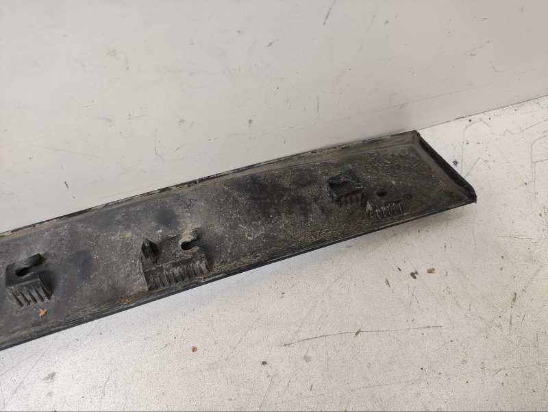 Накладка двери передней правой