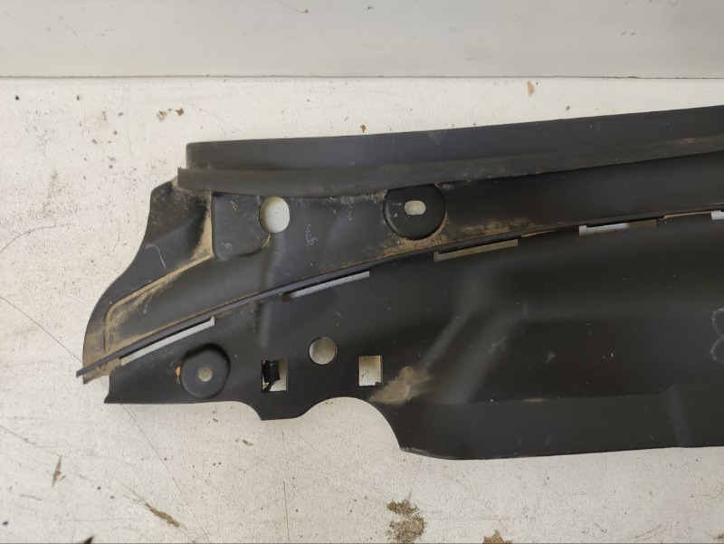 Кожух замка капота