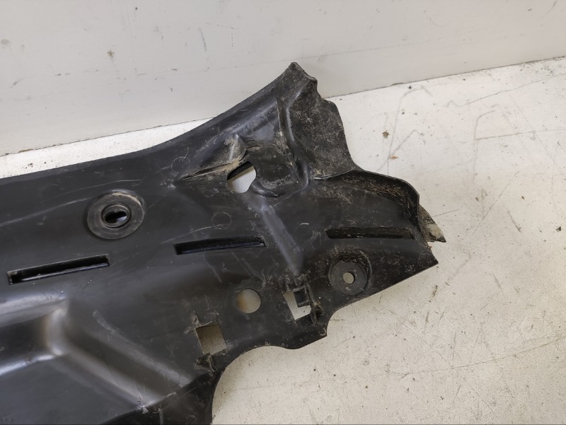 Кожух замка капота