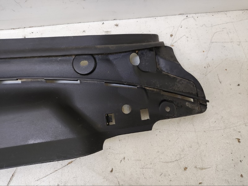 Кожух замка капота