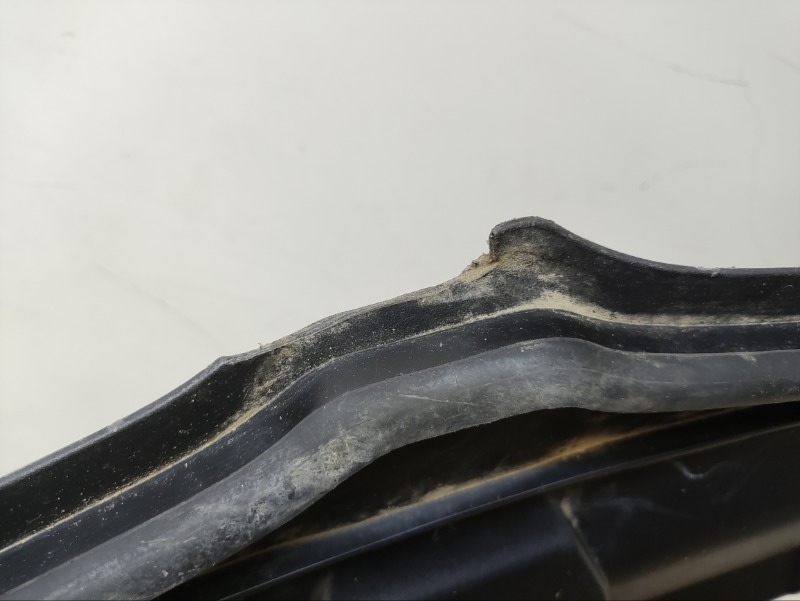 Кожух замка капота