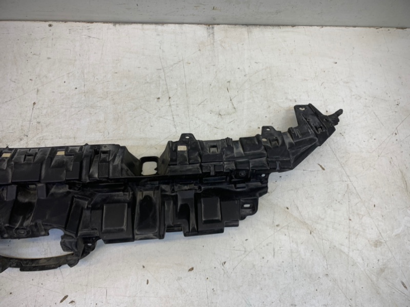 Кронштейн решетки радиатора