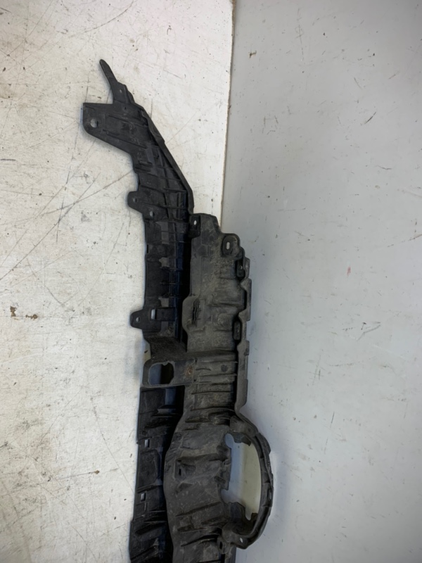 Кронштейн решетки радиатора