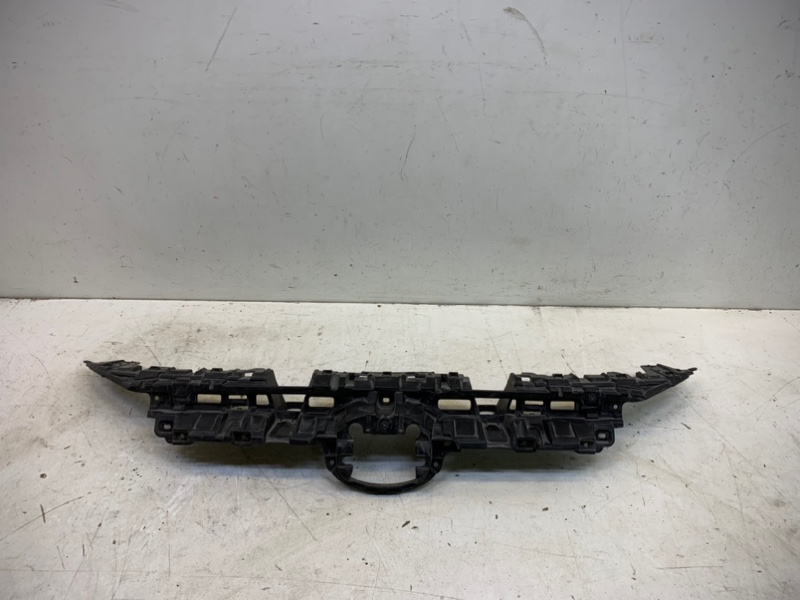 Кронштейн решетки радиатора