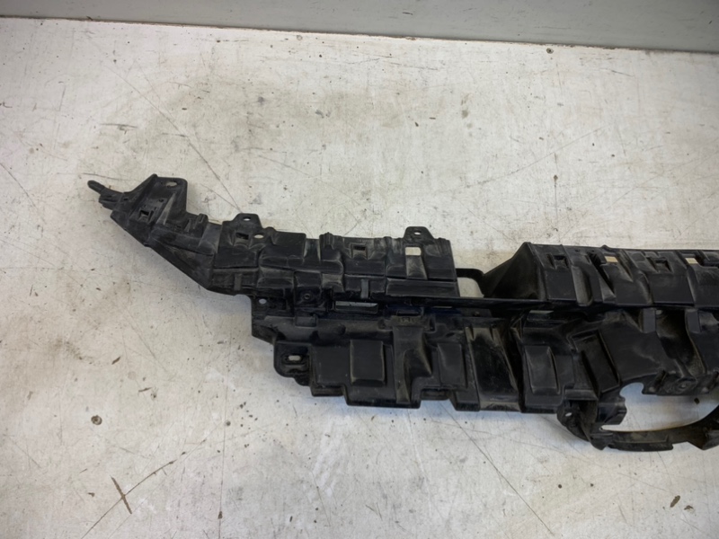 Кронштейн решетки радиатора