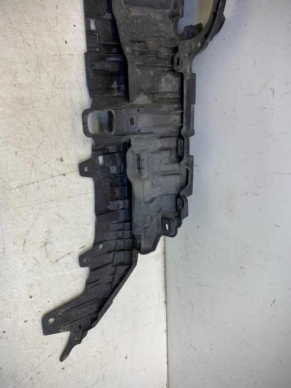 Кронштейн решетки радиатора