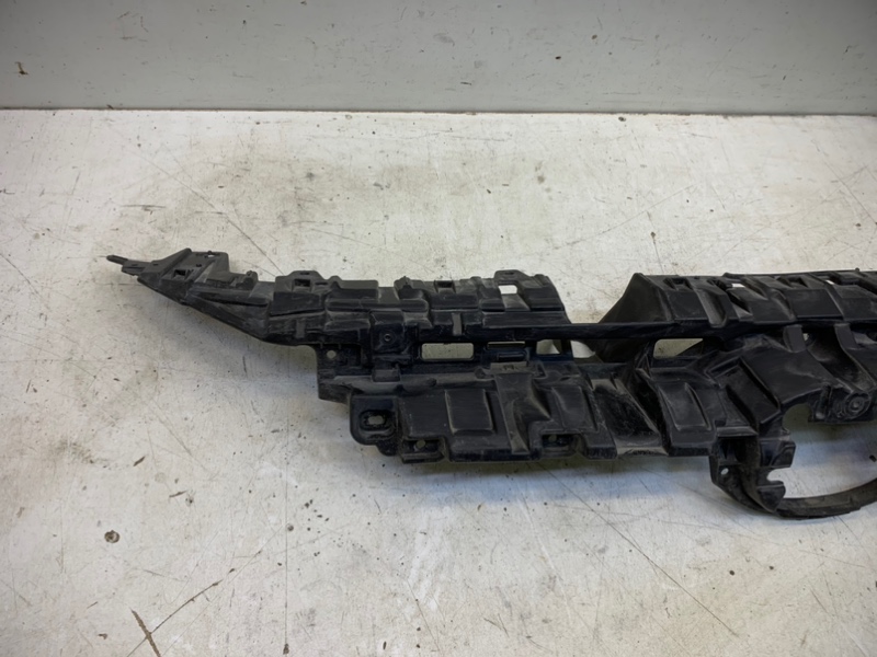 Кронштейн решетки радиатора