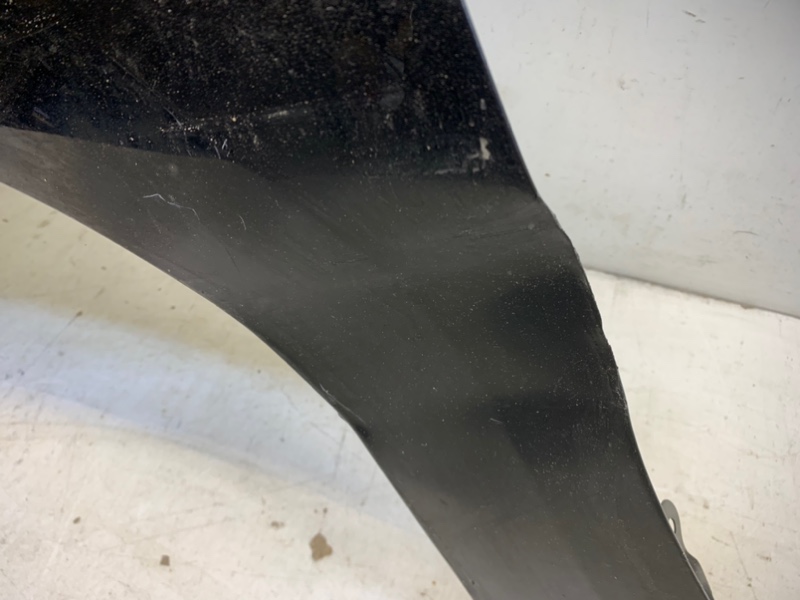 Крыло переднее левое