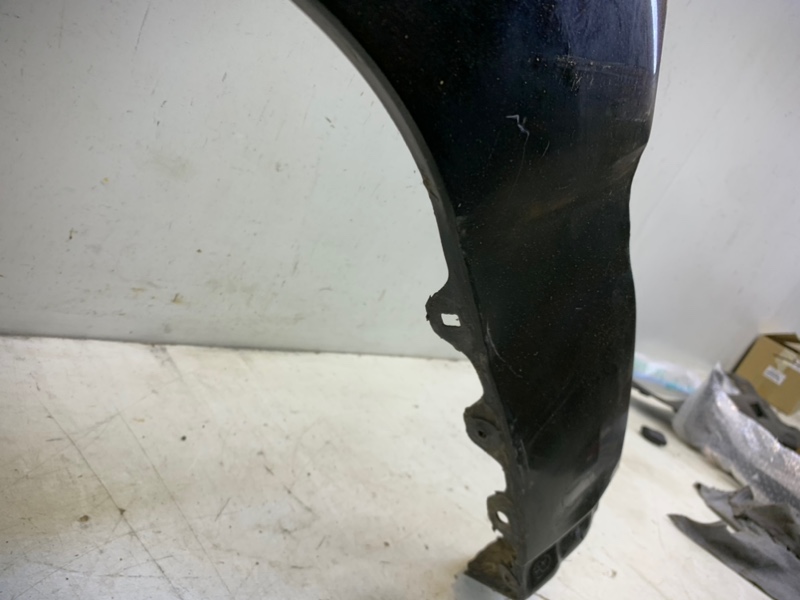 Крыло переднее левое