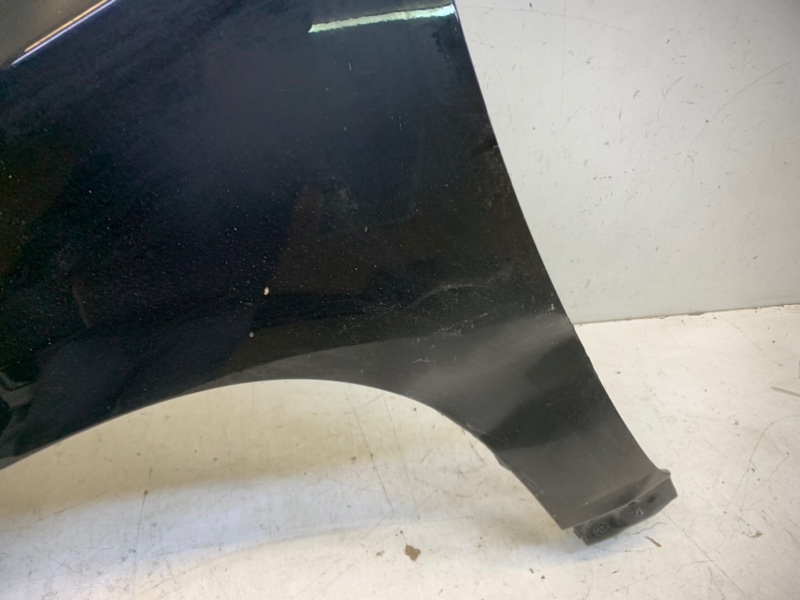 Крыло переднее левое