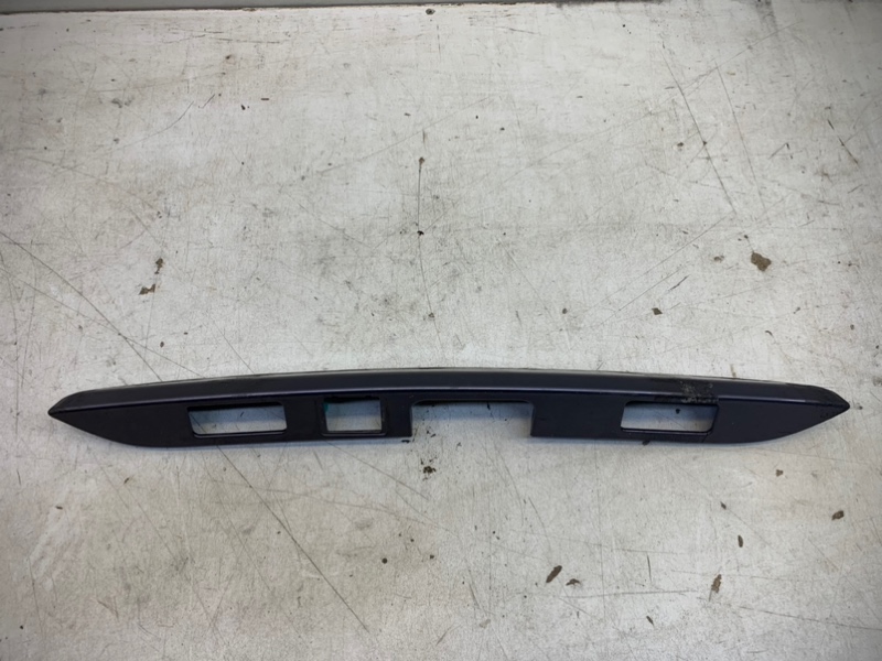 Накладка крышки багажника