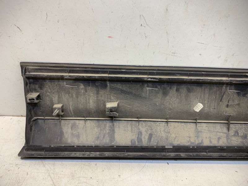 Накладка двери передней левой