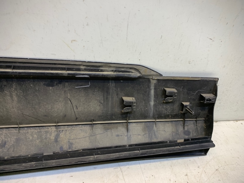 Накладка двери передней левой