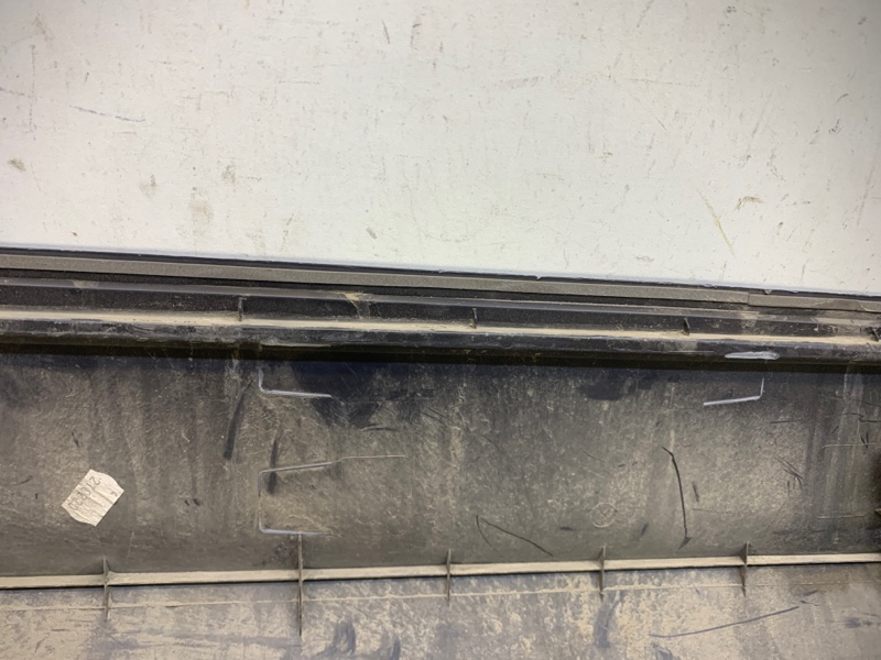 Накладка двери передней левой