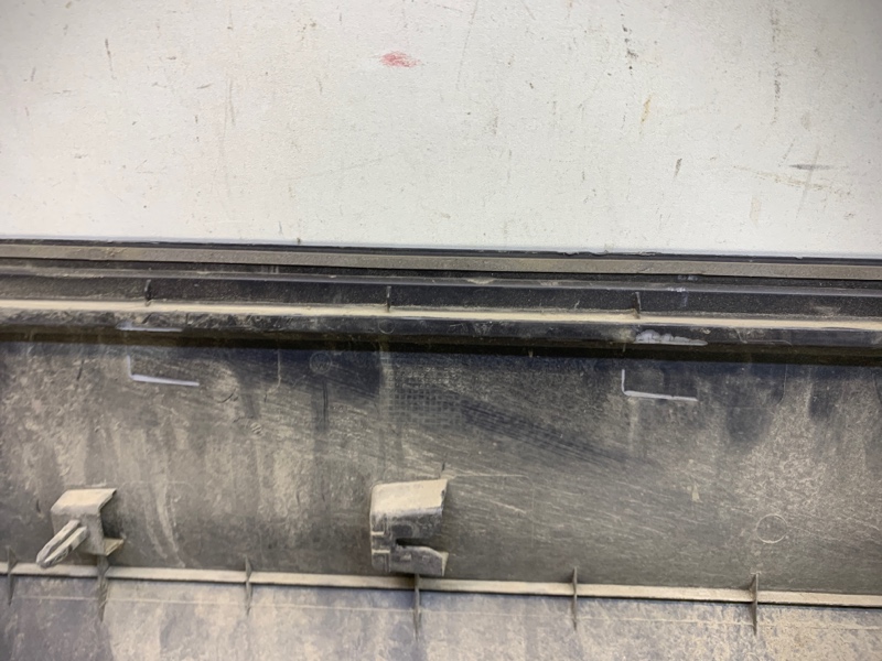 Накладка двери передней левой