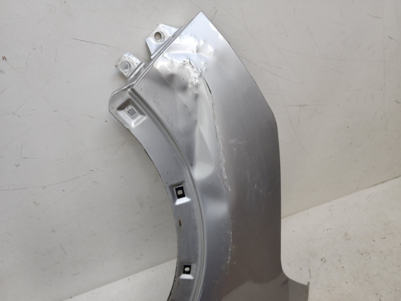 Крыло переднее левое