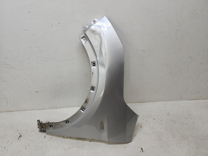 Крыло переднее левое