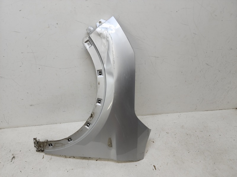 Крыло переднее левое