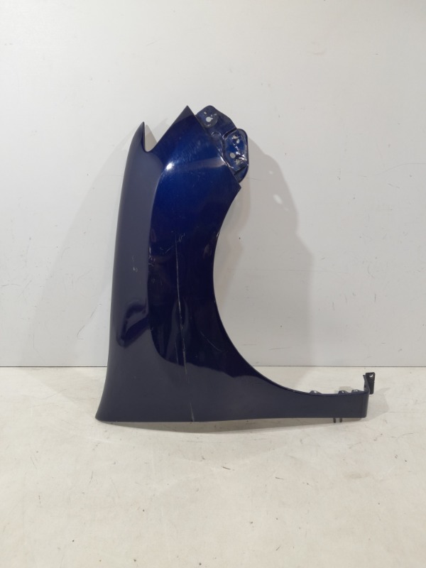 Крыло переднее правое