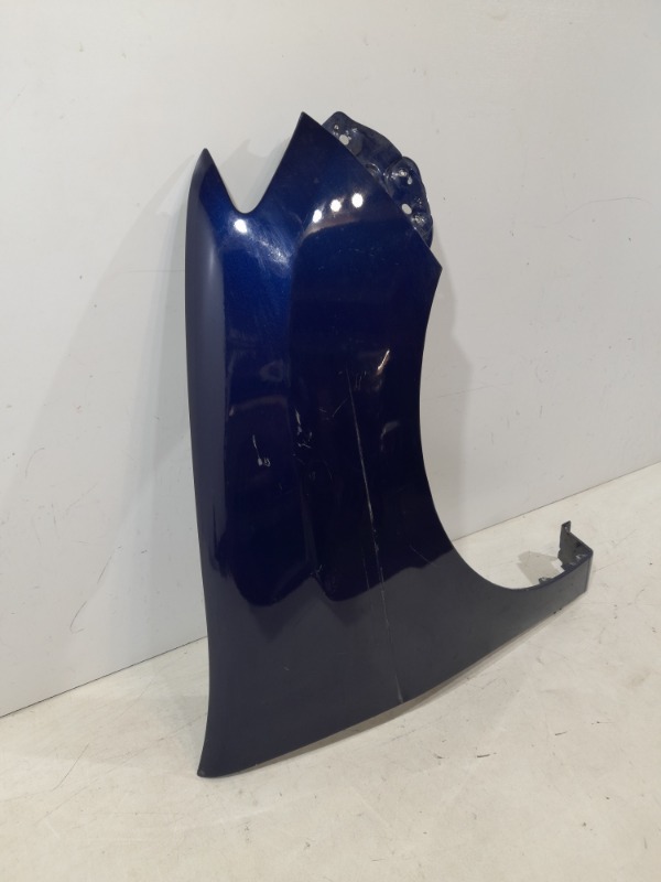 Крыло переднее правое