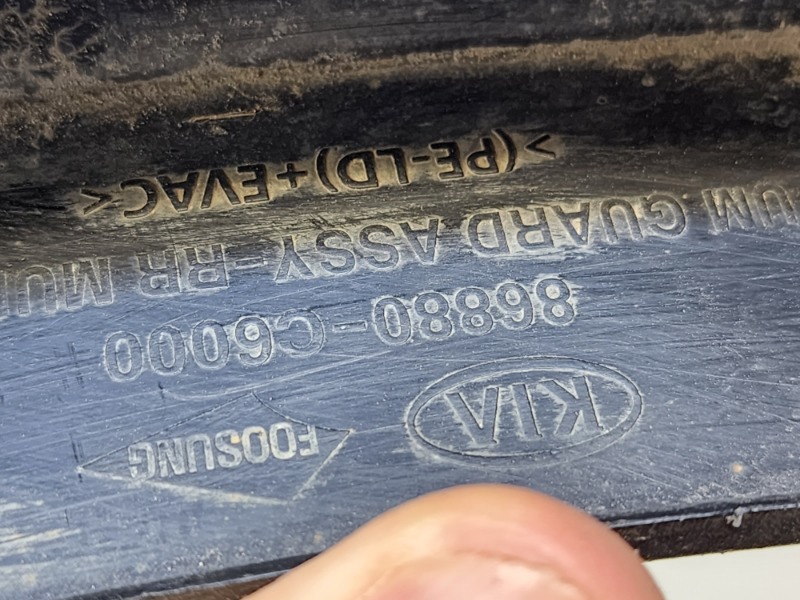 Брызговик задний правый