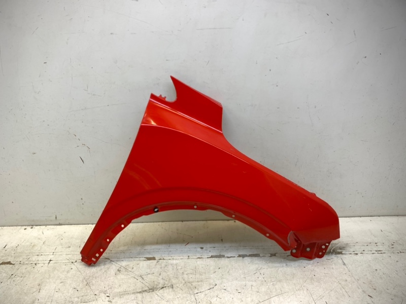 Крыло переднее правое