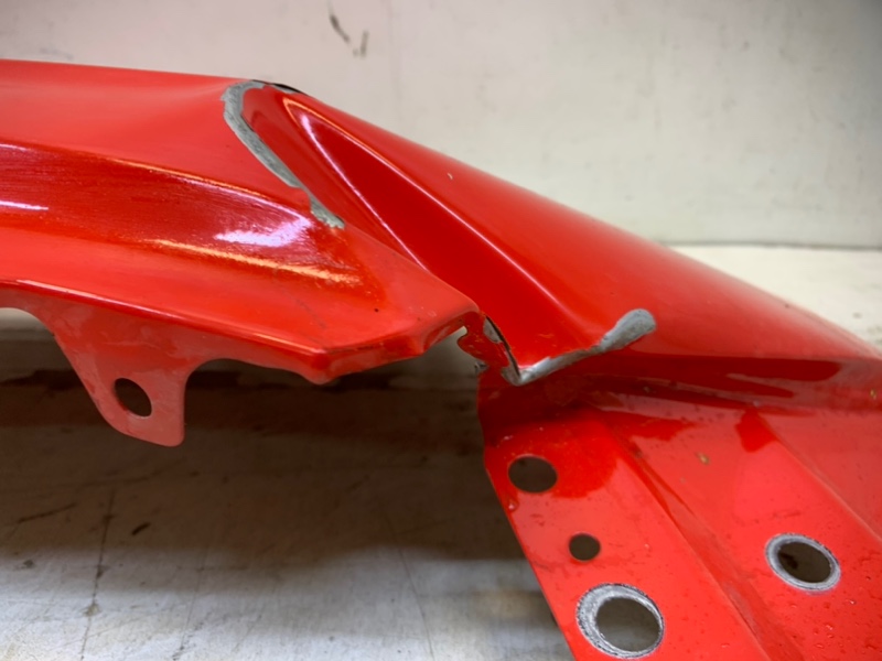 Крыло переднее правое